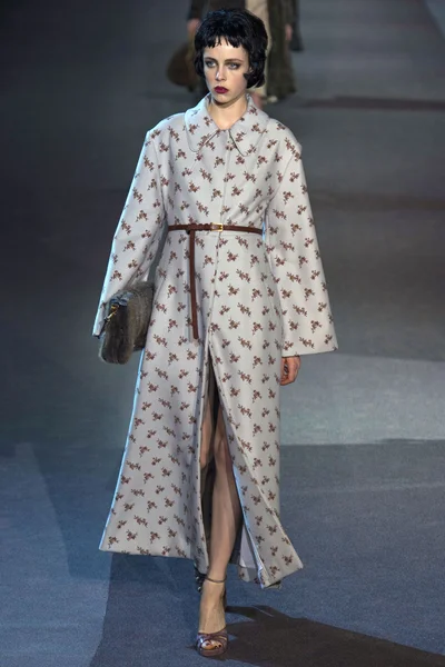 Look 1